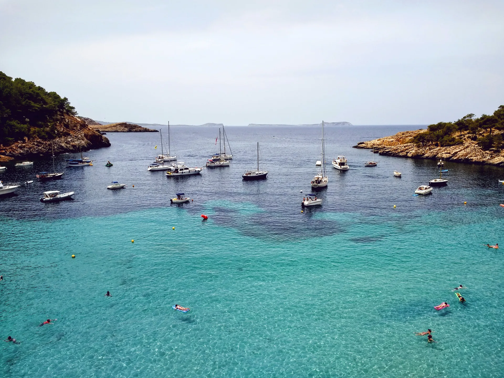 Por qué Ibiza es el hogar preferido de celebridades internacionales