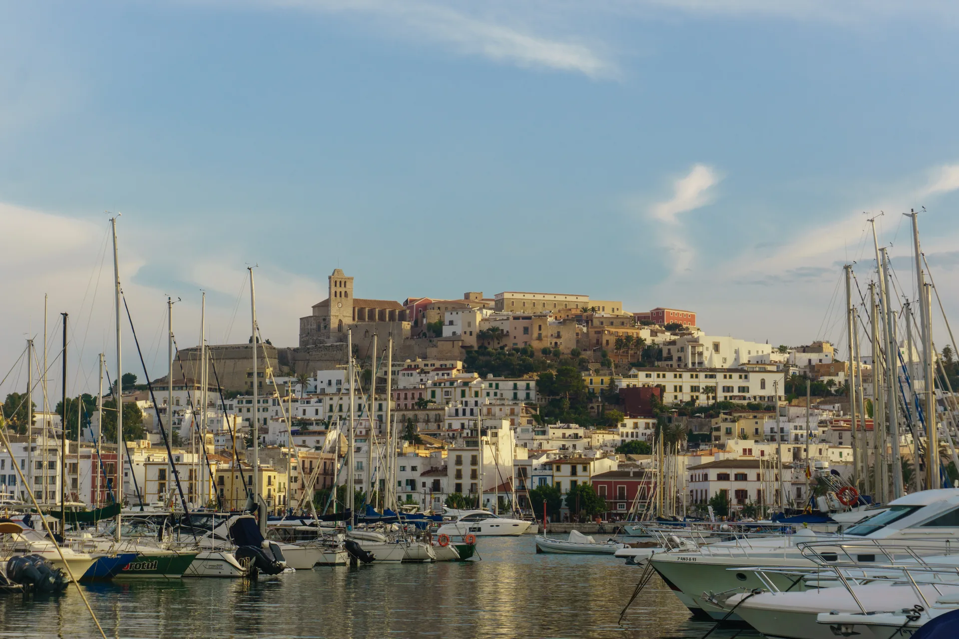 Impacto de la Demanda de Propiedades de Vacaciones en Ibiza en los Retornos de Inversión