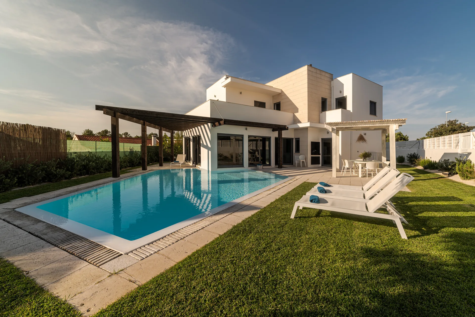 Viviendas en Marbella con Terrazas y Jardines Espaciosos: Disfruta del Aire Libre