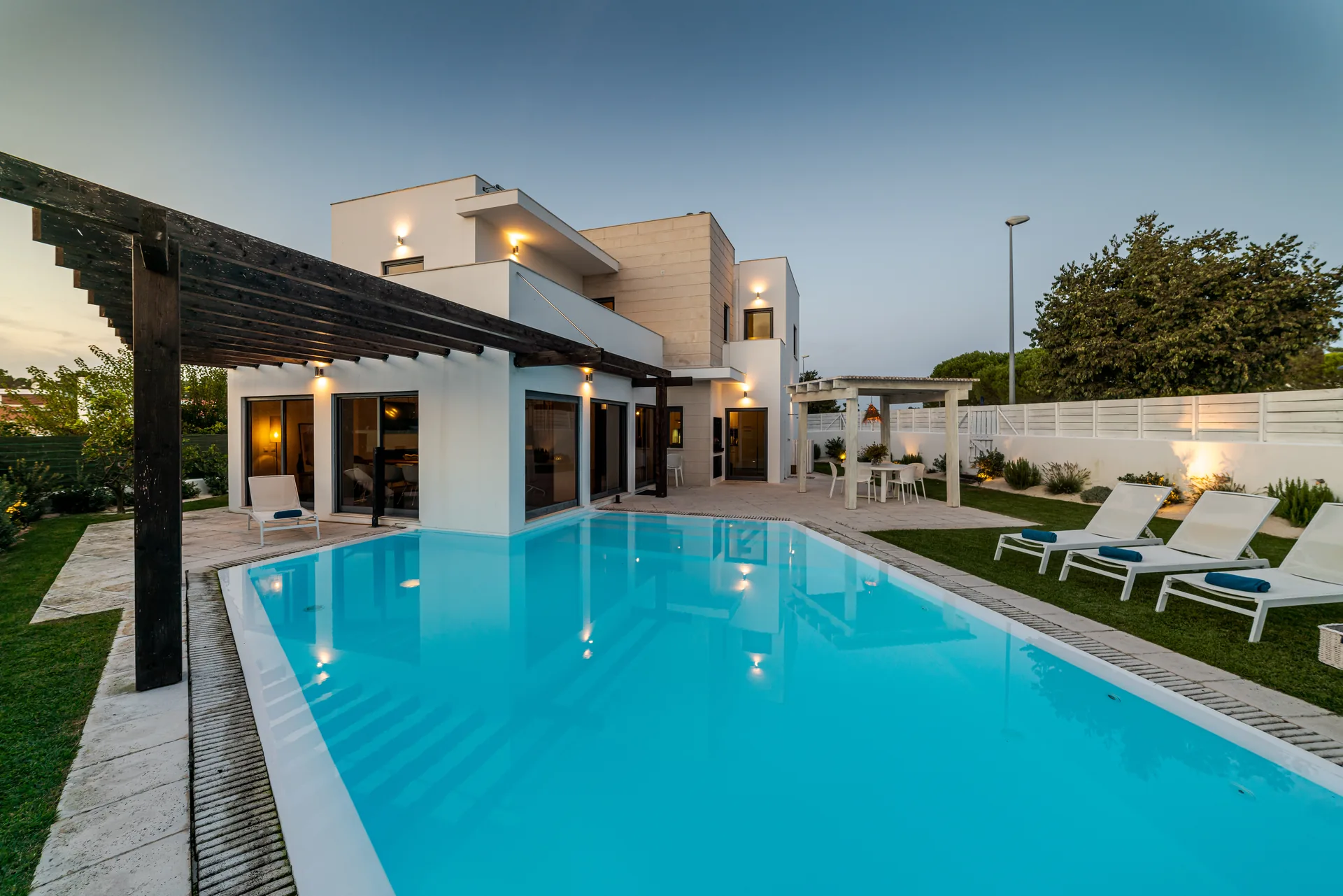 La importancia de jardines y exteriores en el valor inmobiliario
